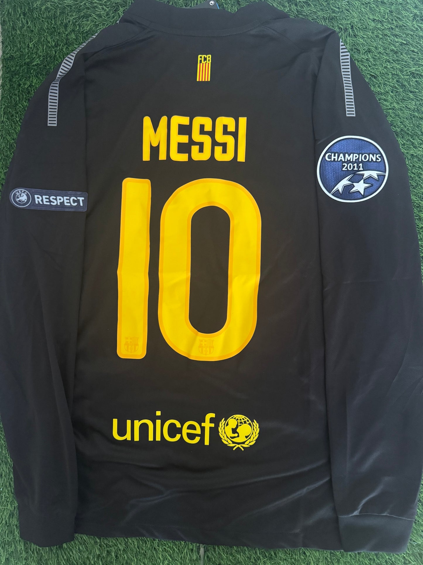 Messi Barcelona retro jersey
