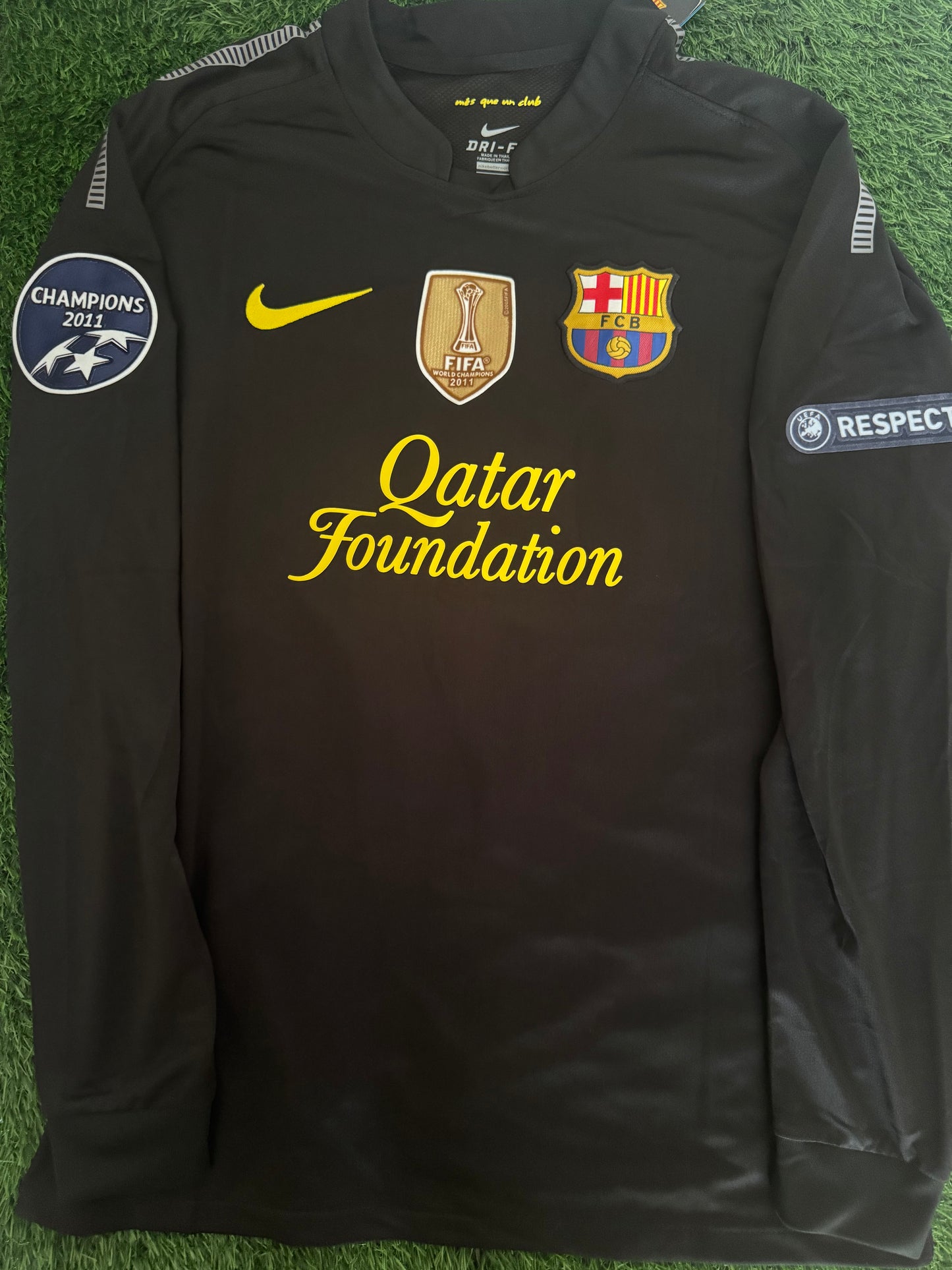 Messi Barcelona retro jersey