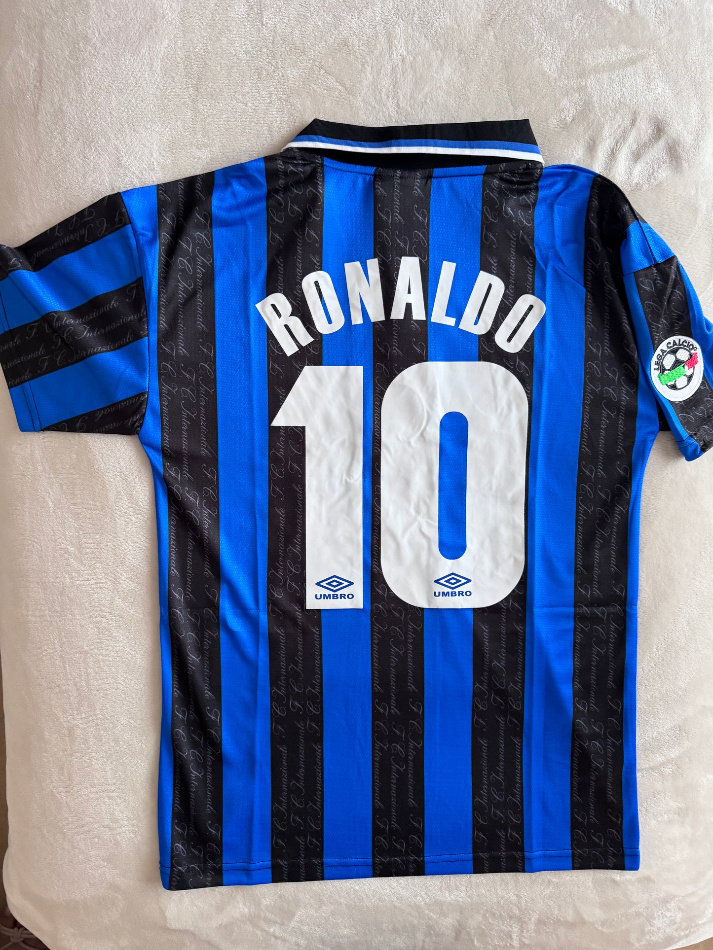 Ronaldo inter Milan retro jersey