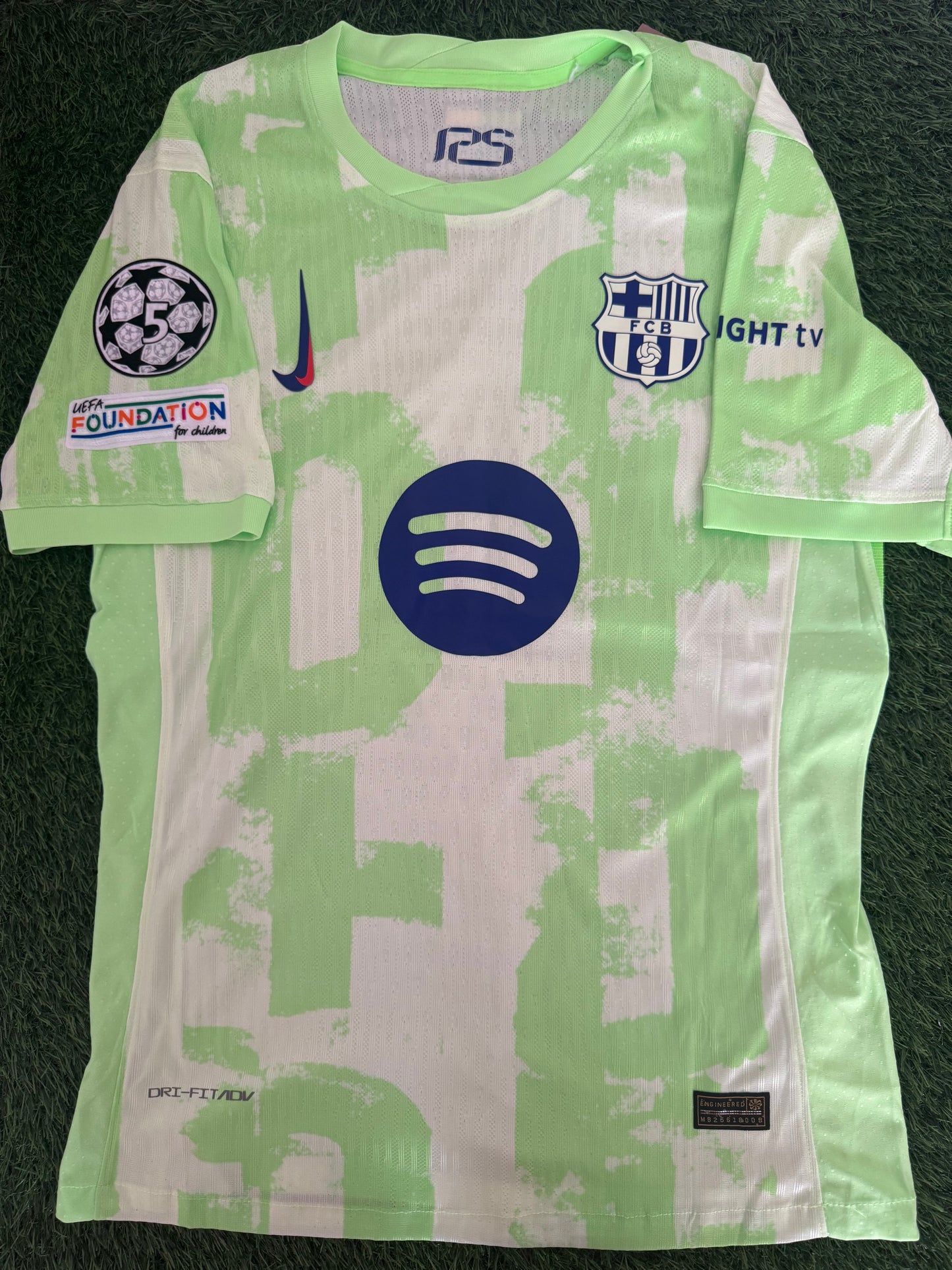 Lamine yamal Barcelona player version jersey