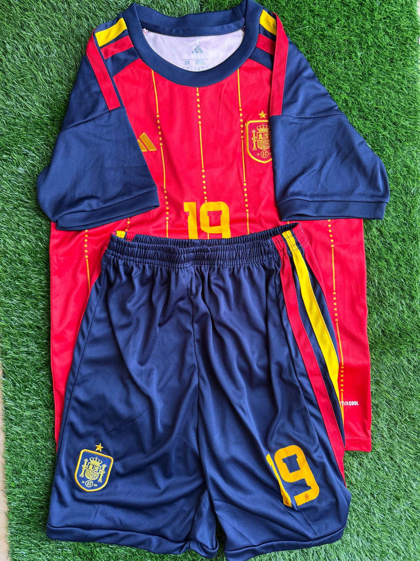 Lamine Yamal Spain jersey kids set