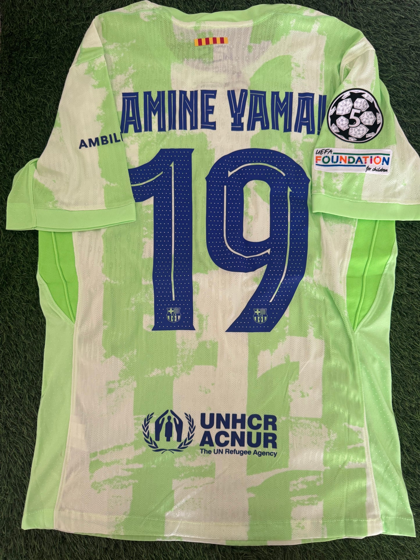 Lamine yamal Barcelona player version jersey